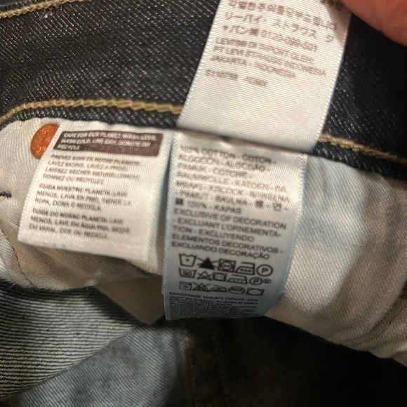 Levi's 501 Button Fly Straight Leg Dark Wash Blue Jeans. 33 waist X 32 inseam. - Picture 10 of 15